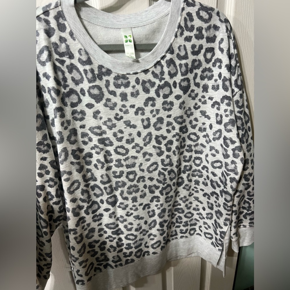 Cute leopard Tunic top mid weight XXL